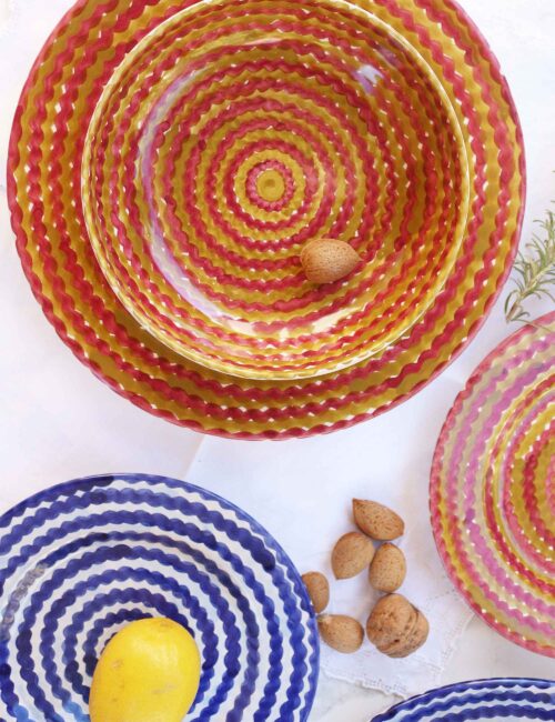 Piatti in ceramica decorata siciliana blu profondo e terra bruciata