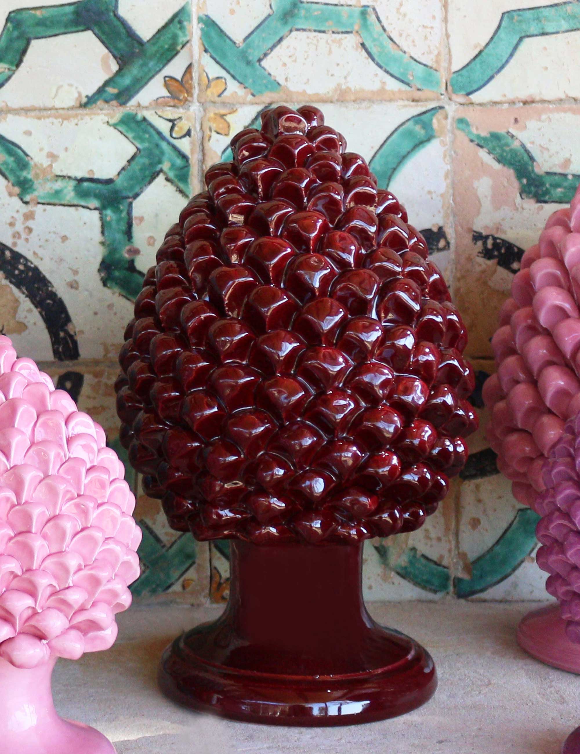 Pigna in ceramica siciliana 30 cm colore rosso ciliegia dell'Etna