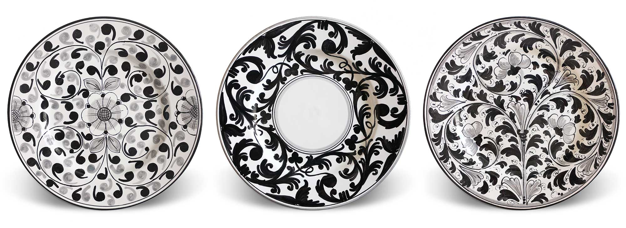 Piatti decorati neri