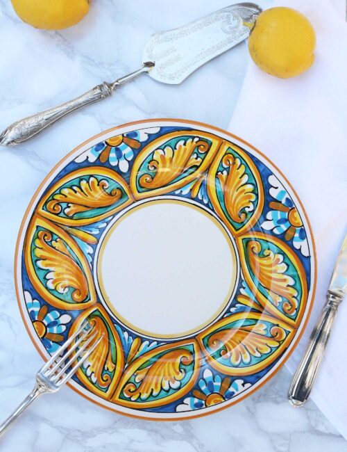 Piatto piano ceramica siciliana decorata Blufi